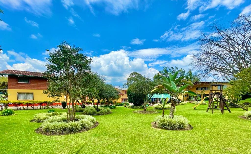 Finca Hotel La Ponderosa Рионегро Екстериор снимка
